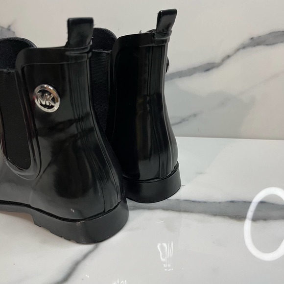 Michael Kors | Black Rubber Chelsea Rain Boots Sz 8 - Picture 5 of 7